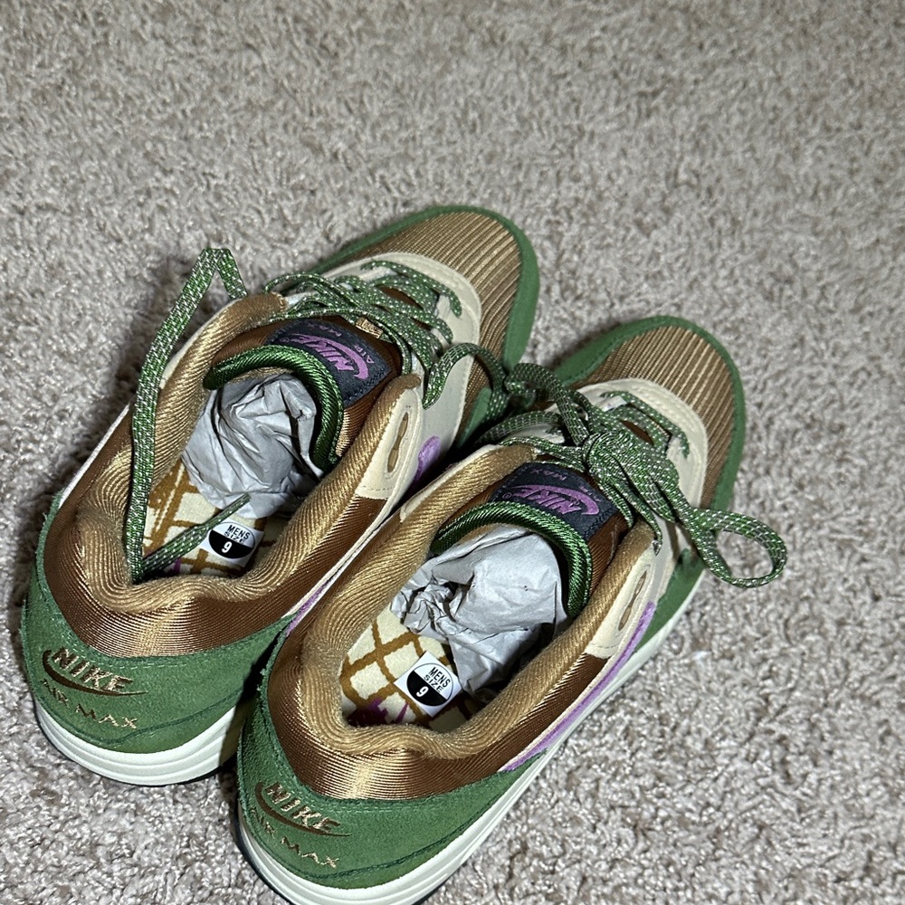 Nike Air Max Green and Gold Sneakers